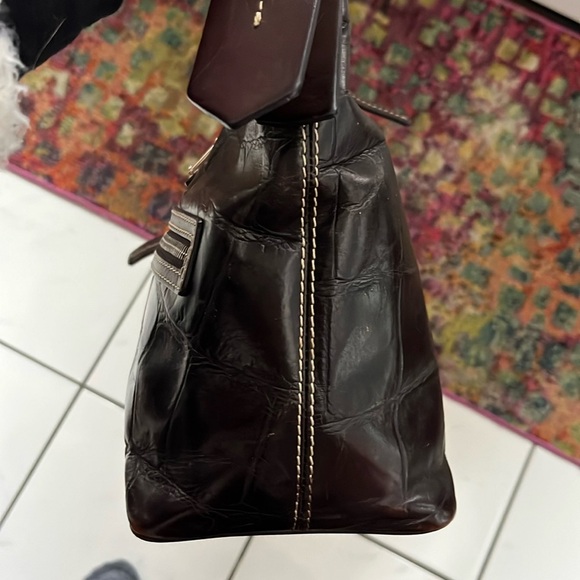 Dooney & Bourke  Vintage Croc pattern Leather  dark brown Shoulder Bag - Picture 5 of 17